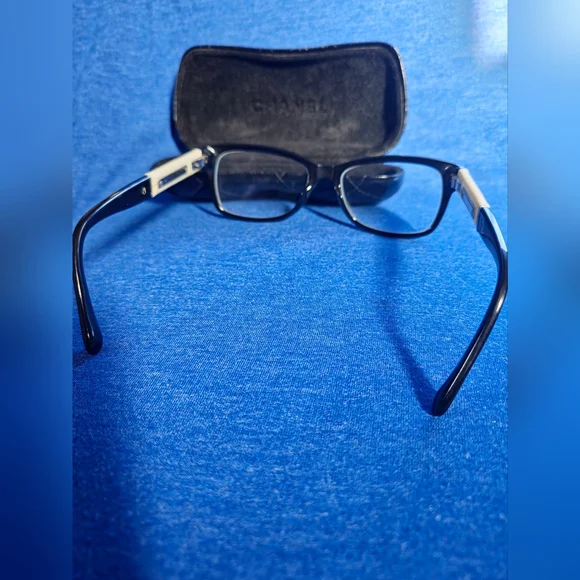 CHANEL glasses in black and cream W Quilted Lambskin Black Leather Case VINTAGE - Picture 9 of 16